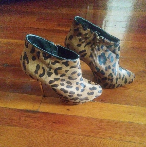 Shoes - Picture 2 of 3